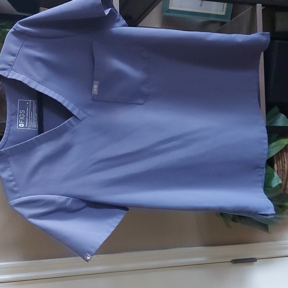 Figs scrub top